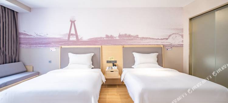 启星云酒店(乌鲁木齐万达广场高铁站店)图片