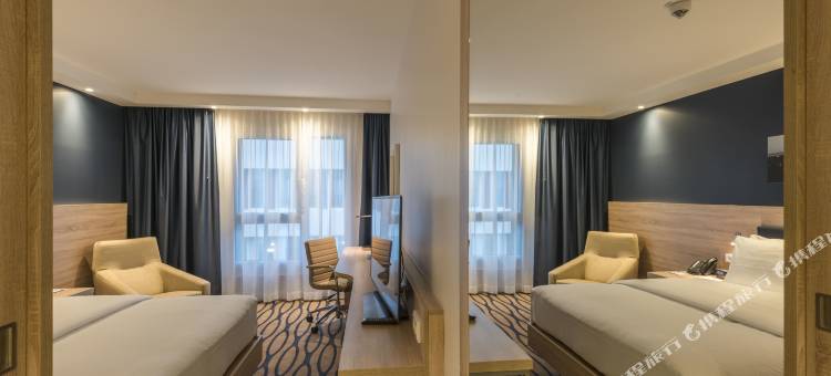 法兰克福机场希尔顿欢朋酒店(Hampton by Hilton Frankfurt Airport)图片