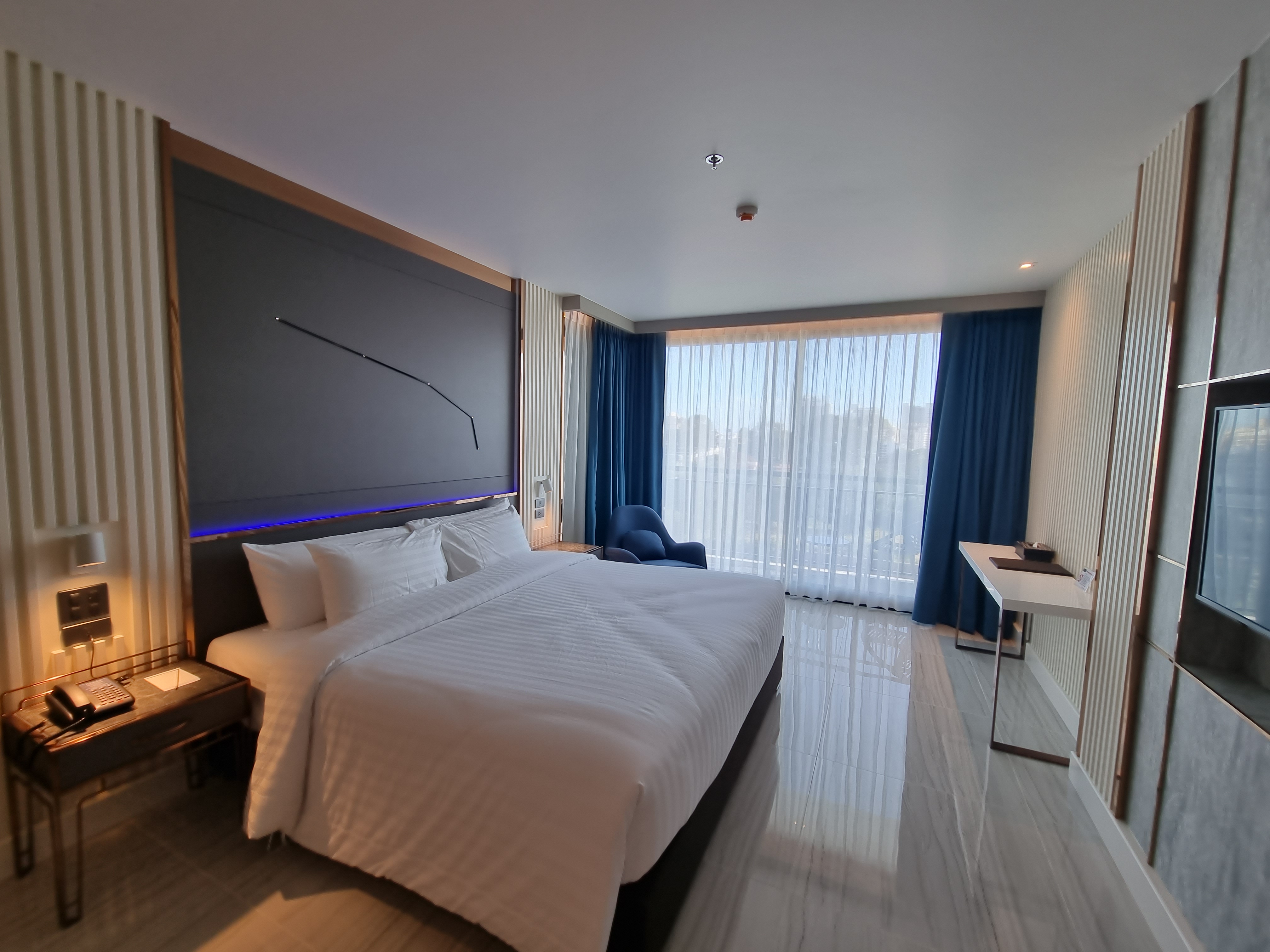 Pattaya Discovery Beach Hotel Over view