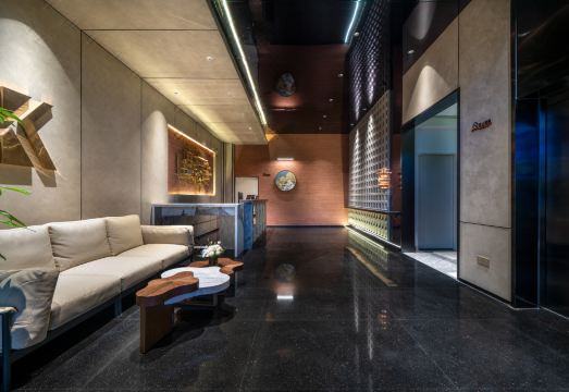 Canary HotelHotel Overview