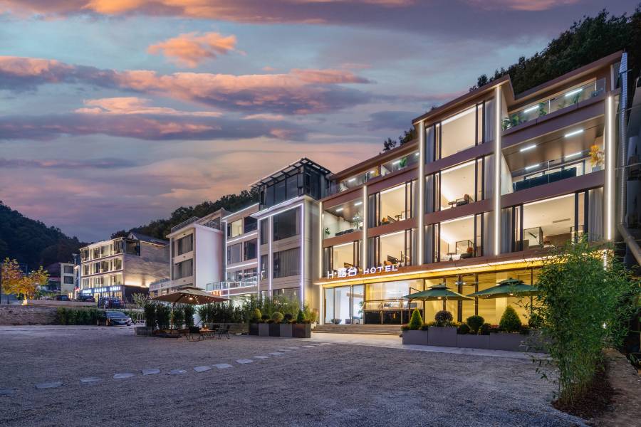 老君山 H・露台hotel (中靈索道店)