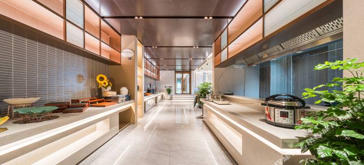 白玉兰酒店(乌苏火车站九莲泉公园店)图片