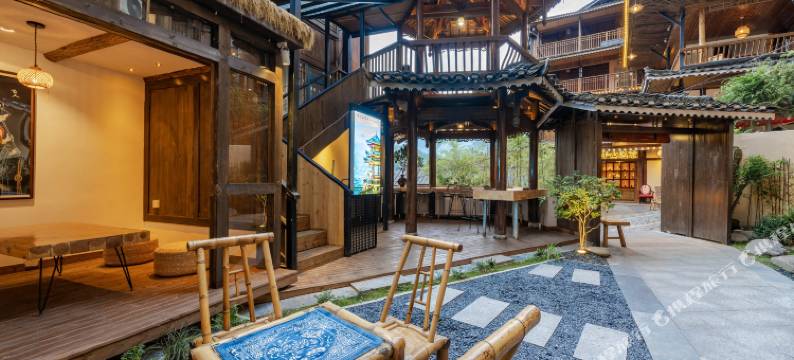 苗丽·枕月山堂图片