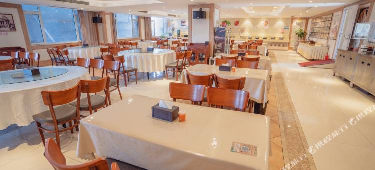 艺龙万国酒店(济南山东国际会展中心匡山汽车大世界店)图片