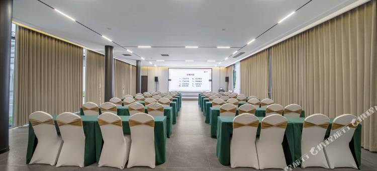 福气东来酒店(成都凤凰山体育公园中铁产业园店)图片