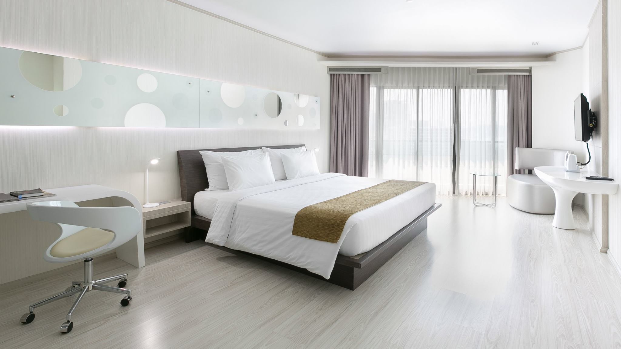 Pattaya Discovery Beach Hotel Over view