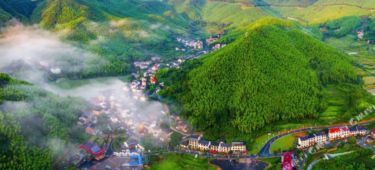 留厦一栖·Lovers隐觅四季|室外泳池观景民宿(安吉云上草原店)图片