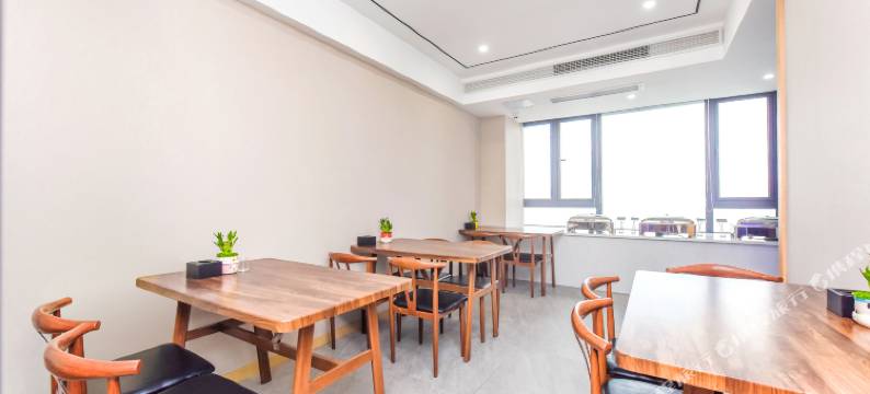 华岑轻奢酒店(重庆欢乐谷店)图片