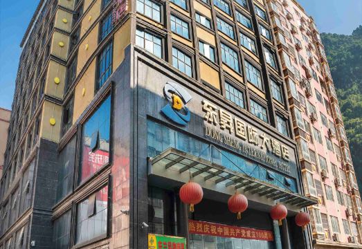 东兰东昇国际大酒店（韦拔羣纪念馆人民医院店）外景图