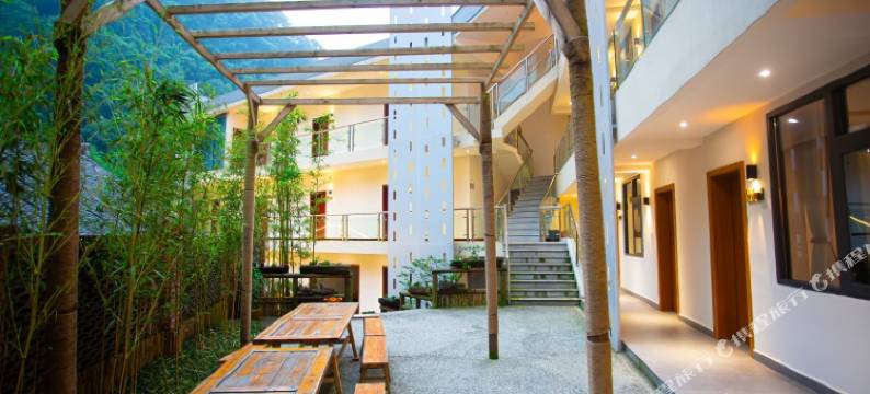 青城后山拾山里民宿(泰安古镇店)图片