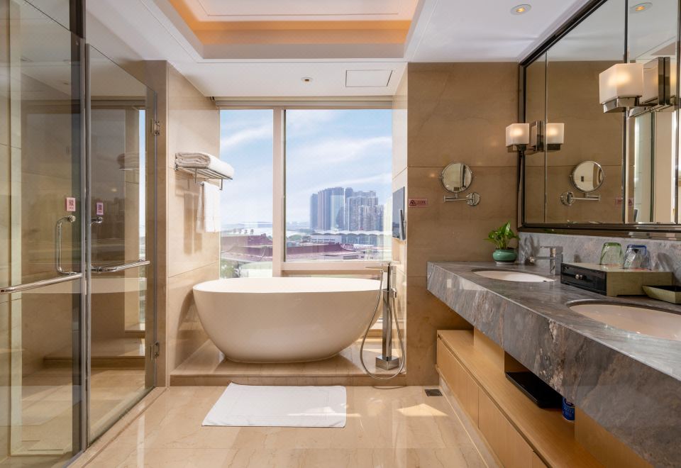 Zhuhai Longzhuda International Hotel (Gongbei Port Railway Station Branch) Hotel Overview