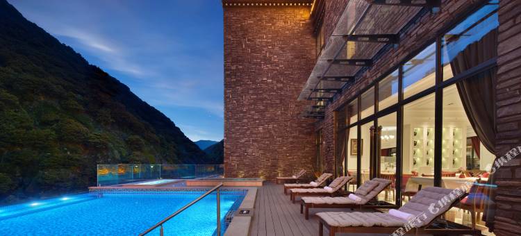 稻城亚丁花间岭·杜鹃谷温泉酒店图片