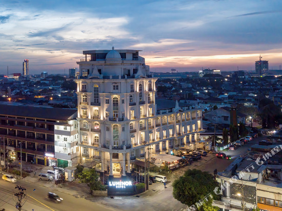 卢米诺巨港酒店
