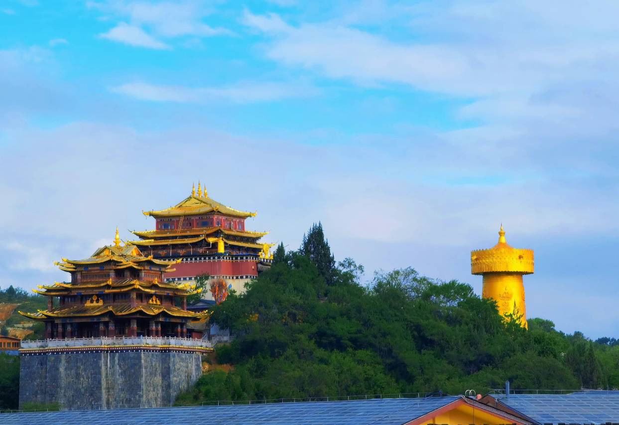 环球6万里·国际酒店(香格里拉独克宗古城月光广场店)图片