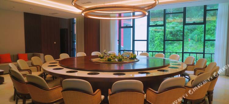 宝兴夹金山大酒店图片