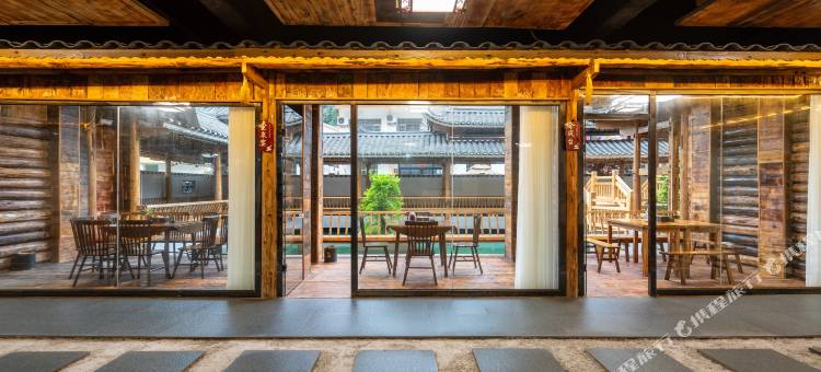 云山依民宿(梵净山东门游客中心店)图片