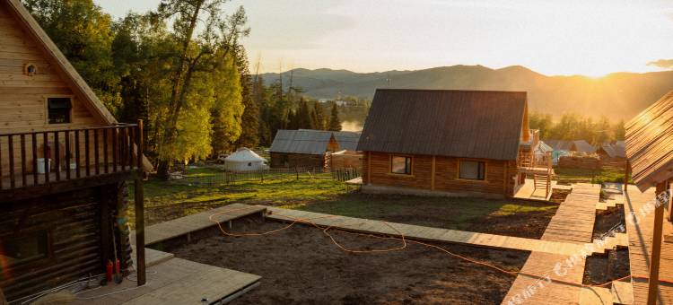 白哈巴踏雪松涧民宿图片