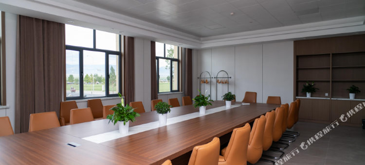 巴里坤红山酒店图片