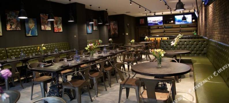 杰克丹尼酒店(青岛五四广场燕儿岛路地铁站店)图片
