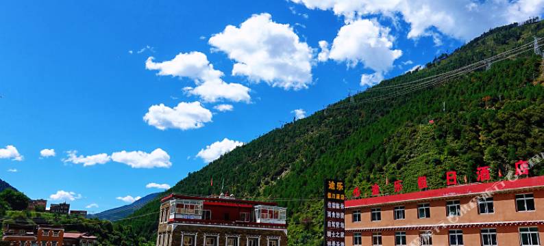 雅江途乐假日酒店图片