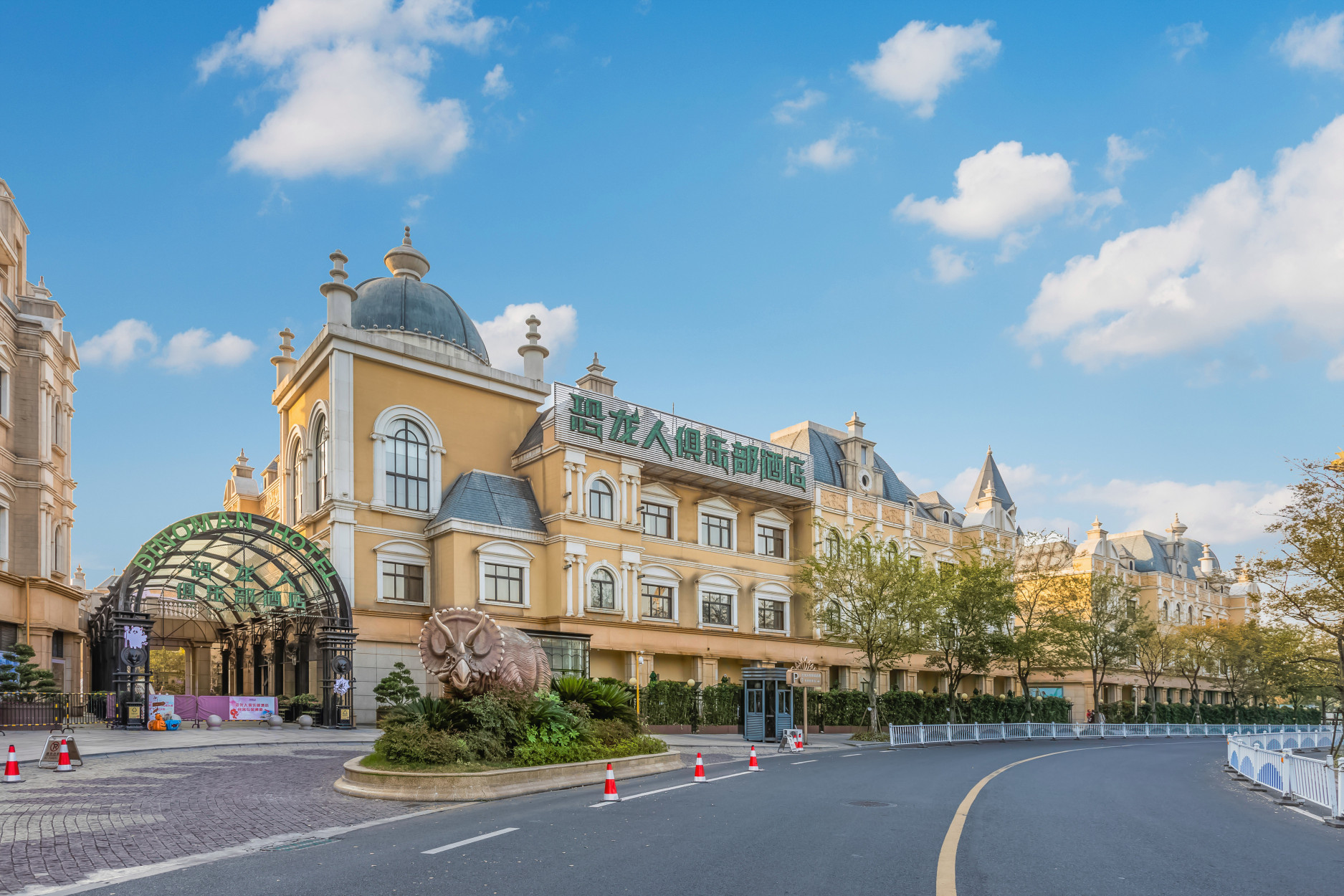 Dinoman Hotel Over view