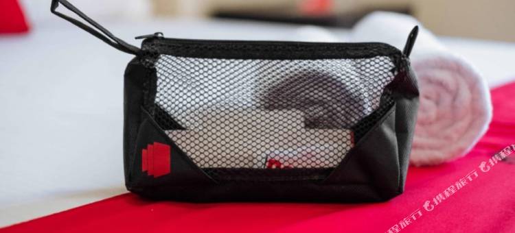 RedDoorz @ Prince JB Beach Resort Zambales图片