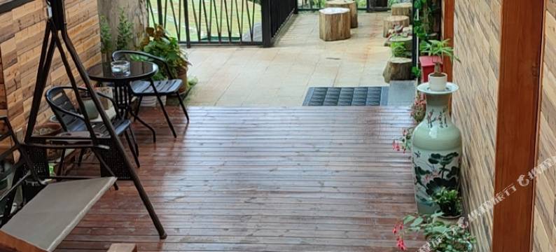 庐山夜雨民宿(庐山牯岭街索道上站台店)图片