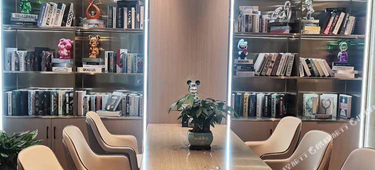 虹桥假日精选酒店(鄂州新亚太国际广场店)图片