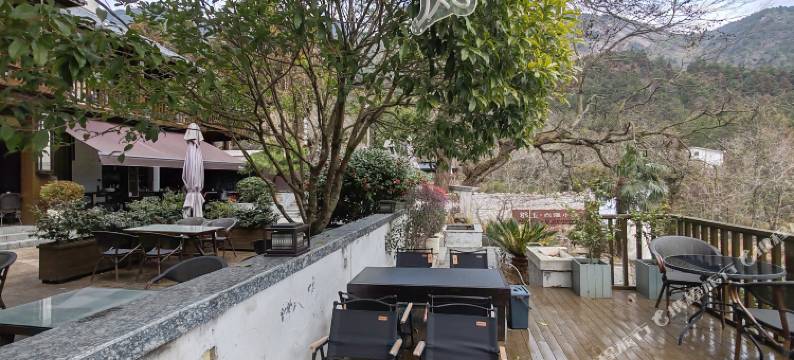 衡山半山腰郡玉山庄图片