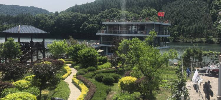 宽甸青山沟府君阁趸船民宿图片