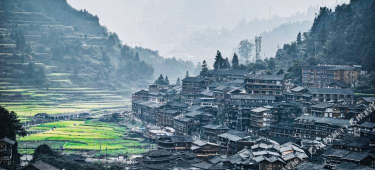 怡景·半山观景美宿(西江千户苗寨六号风雨桥店)图片