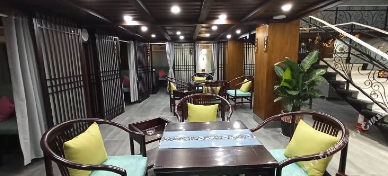 阆中市登煌酒店图片