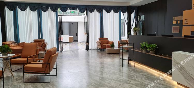 IU酒店(自贡四川轻化工大学李白河校区店)图片