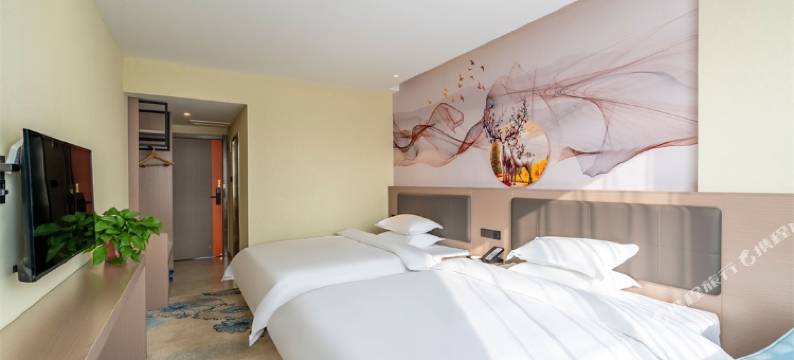 中怡精品酒店(潜山市雪湖里历史文化街区天柱山旅游客运站店)图片