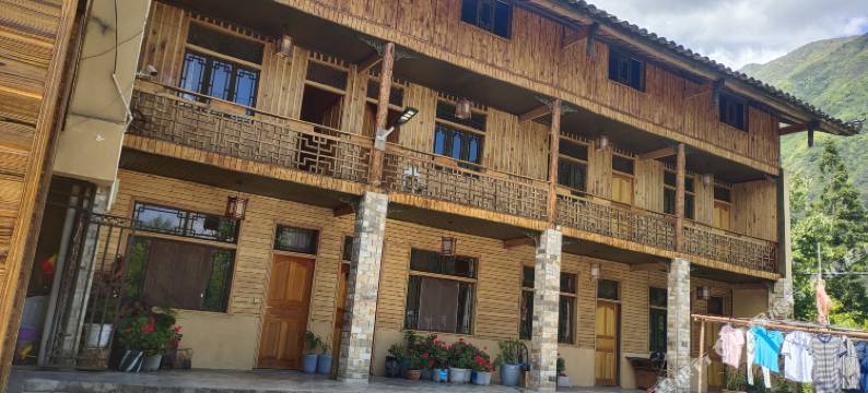 海螺沟良栖山院民宿图片