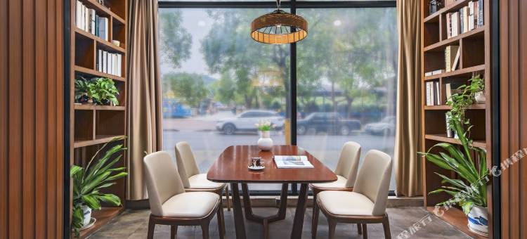 上高新名典酒店(敖山大道镜山广场店)图片