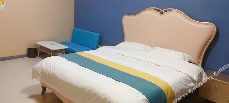 朋克精品酒店(洛阳龙门高铁宝龙广场店)图片