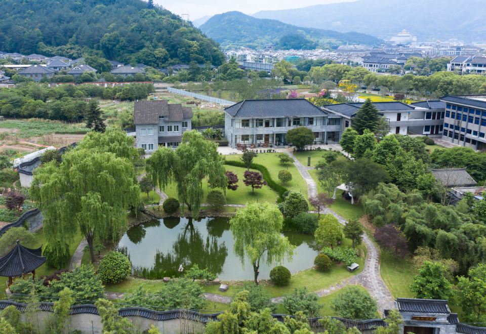 溪口溪上别院外景图