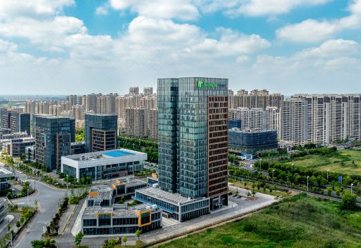 启东经开智选假日酒店外景图