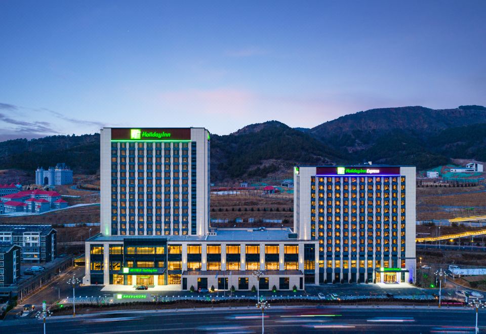 承德元宝山智选假日酒店外景图