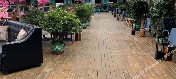 曲尼措宾馆图片