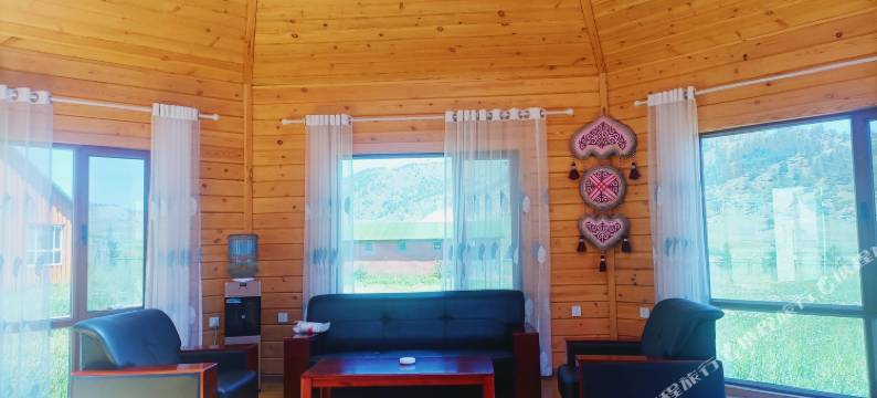 喀纳斯石人山庄图片