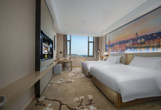 Vienna International Hotel (Tangyin Shangyi Square) Hotel Overview