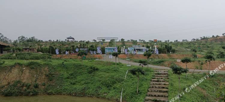 开平御宁山房车营地图片