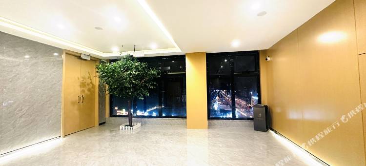 罗布林卡贵宾楼酒店(甘孜理塘店)图片