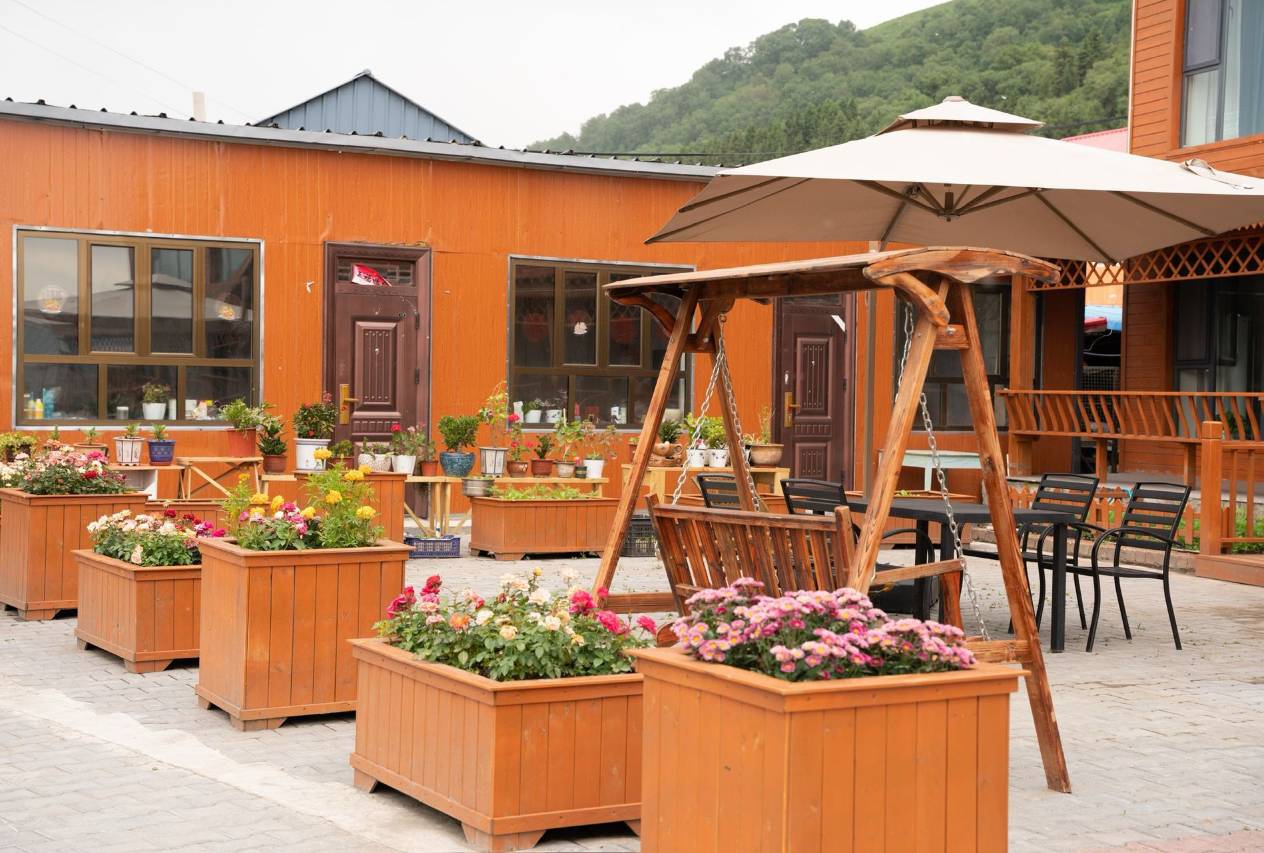 尼勒克悦庭楠舍·emerald·度假休闲美院(新疆黑蜂科技文化馆店)图片