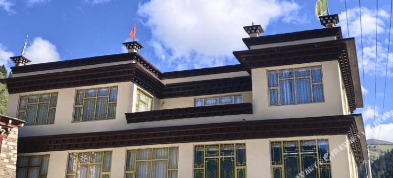 云之山野民宿(格聂店)图片