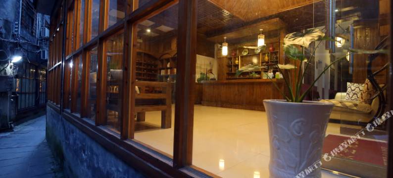 青荷民宿(凤凰古城虹桥店)图片