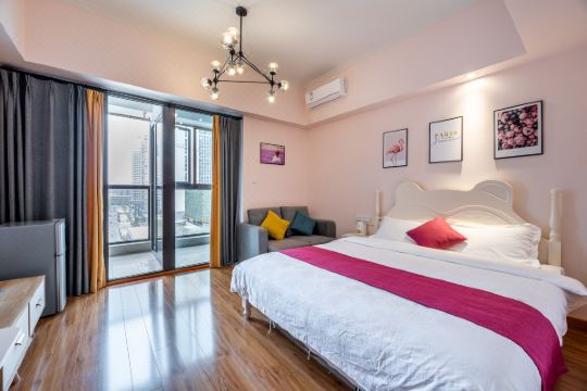 选择房间开业:2020成都亿轩精品酒店开业于2020年5月