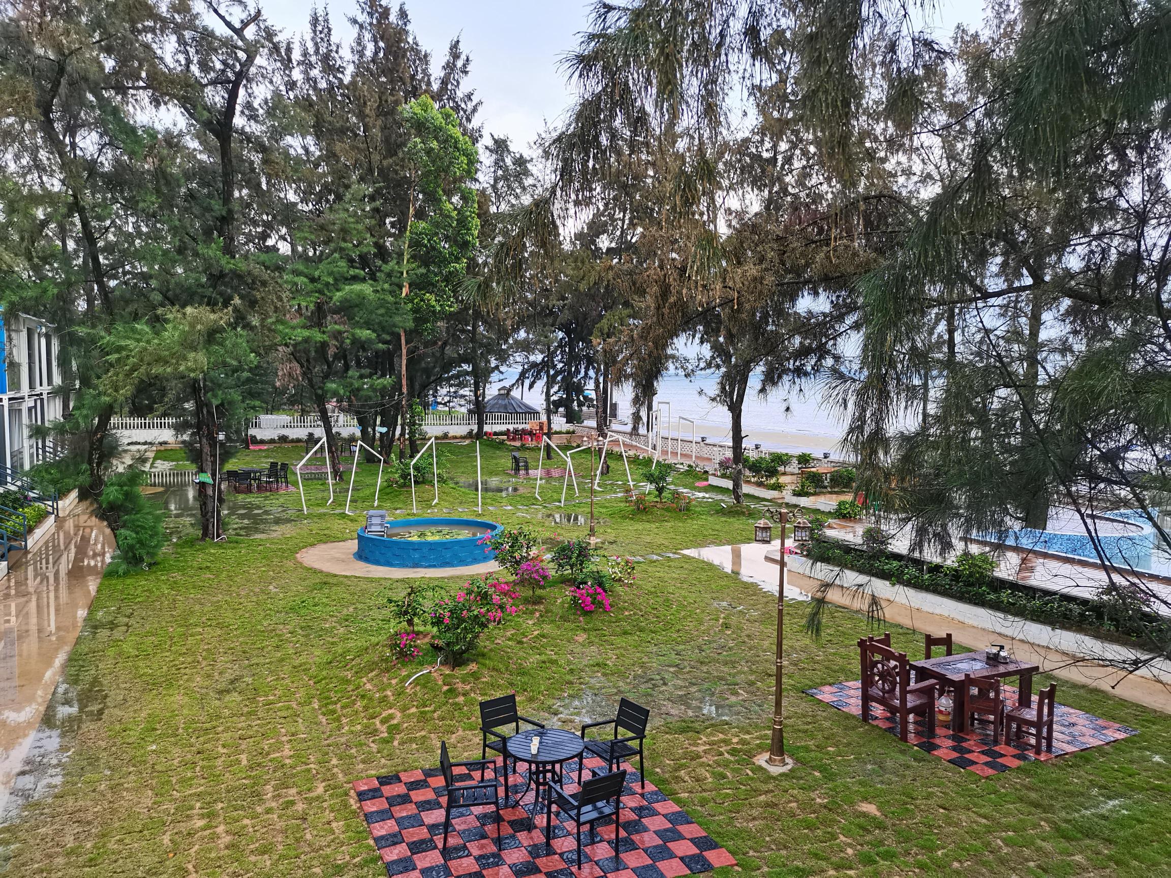 Dongxing Guanhaiyuan InnOver view